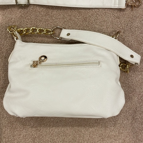 NEW white purse Chenson brand. Multiple zippers/pockets. Perfect for summer! - Picture 4 of 7